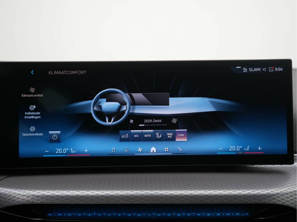 Image 21/50 of BMW 330i xDrive Touring (2025)