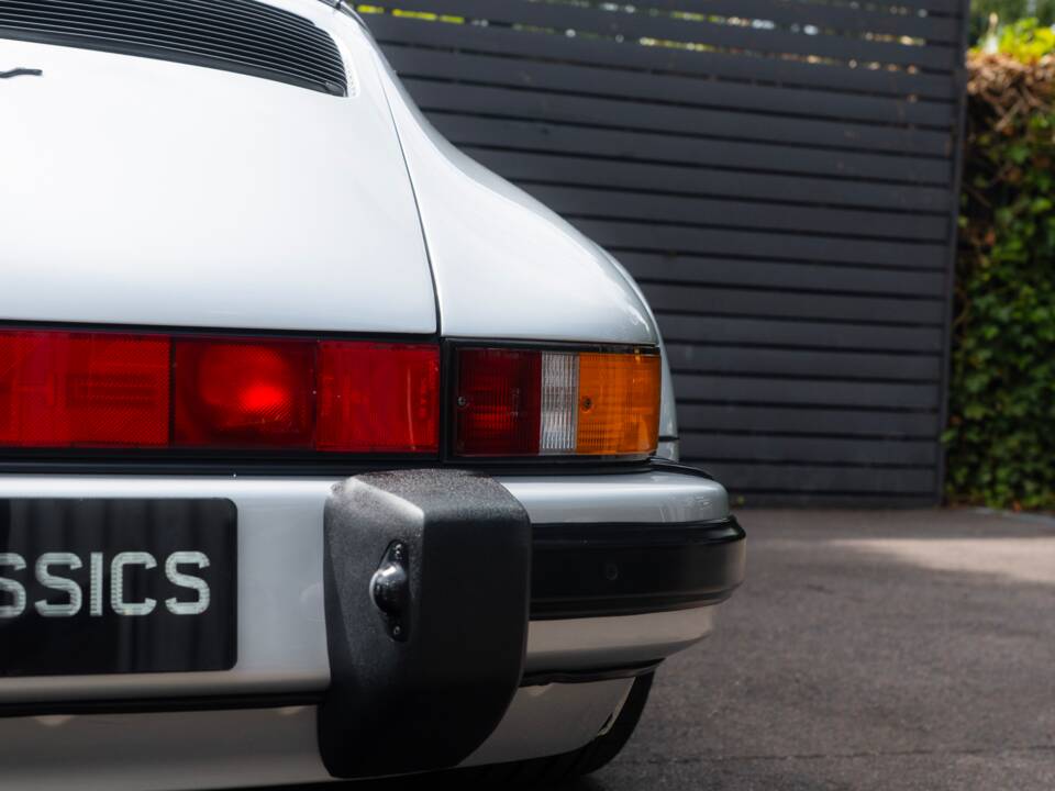 Image 13/68 of Porsche 911 Speedster 3.2 (1989)