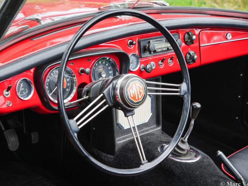 Image 26/39 de MG MGB (1964)