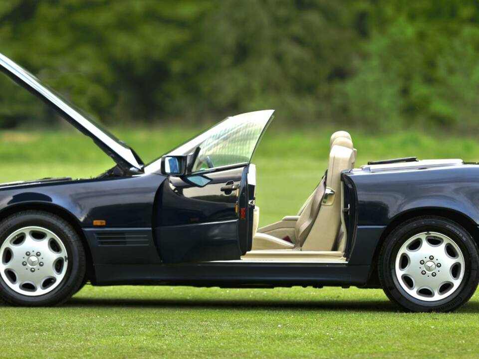 Image 37/50 of Mercedes-Benz SL 500 (1995)