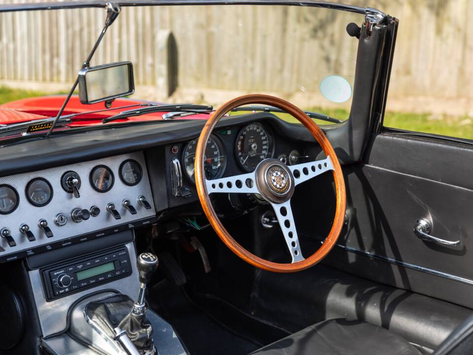 Image 16/44 of Jaguar E-Type 3.8 (1962)