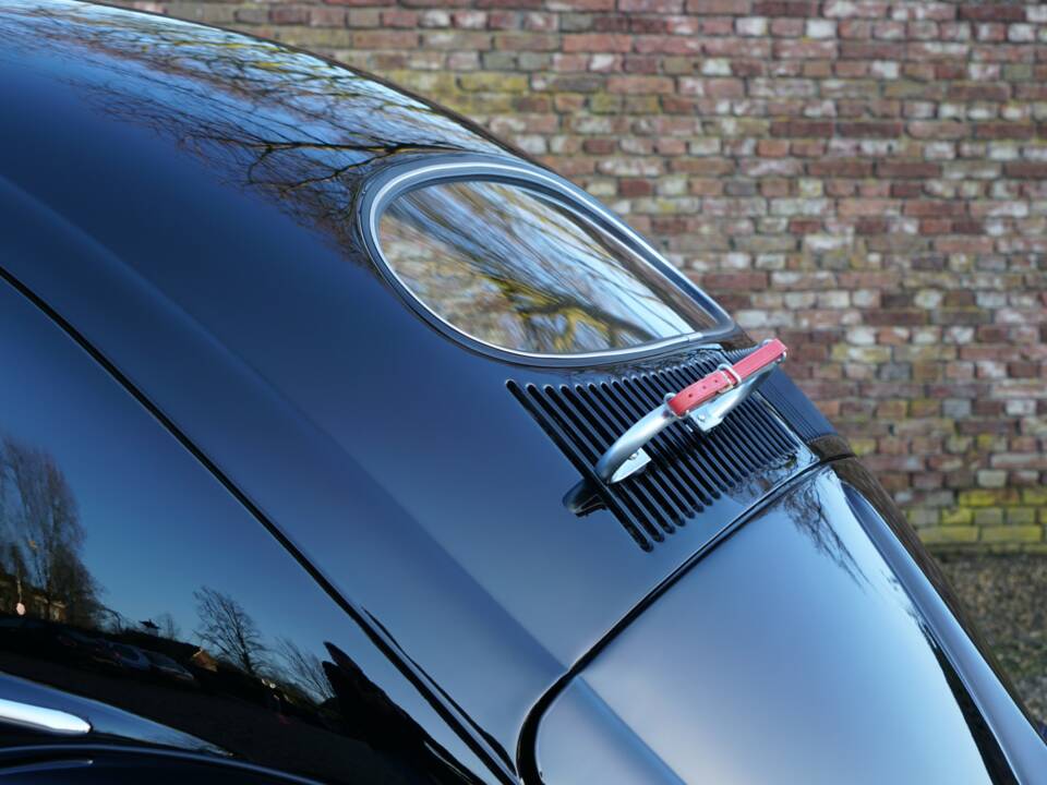 Image 17/50 of Volkswagen Beetle 1200 Standard "Oval" (1955)