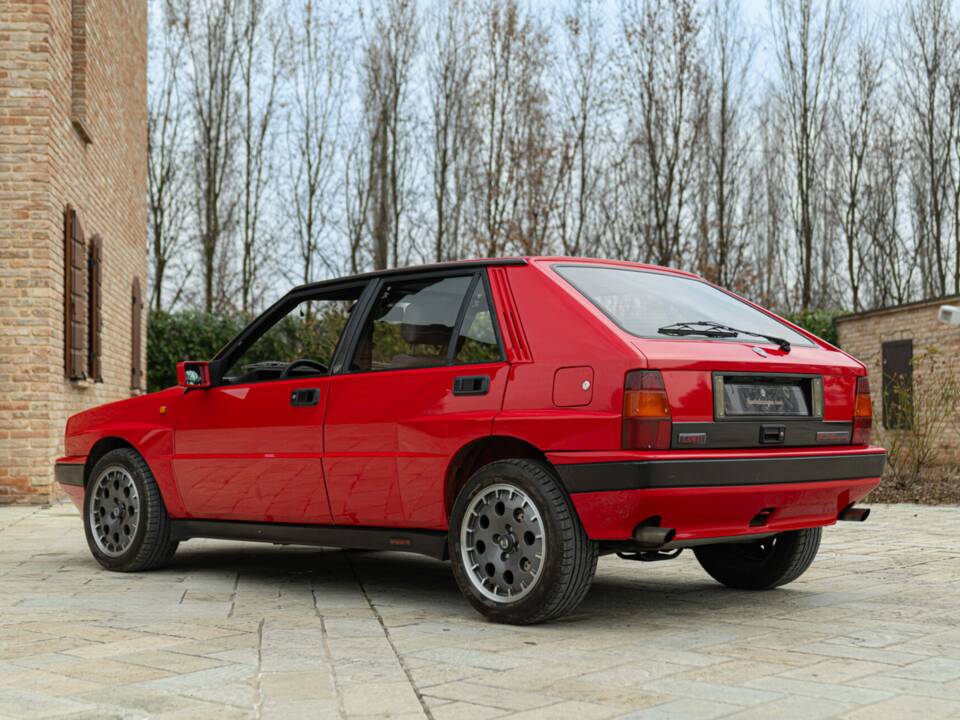 Image 6/50 of Lancia Delta HF Integrale 16V (1989)