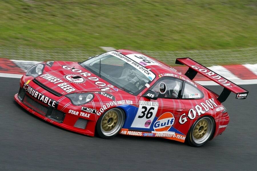 Immagine 28/39 di Porsche 911 GT3 RSR (2005)