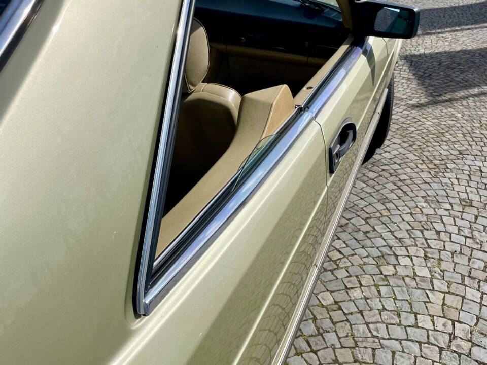 Bild 21/65 von Mercedes-Benz 380 SEC (1983)