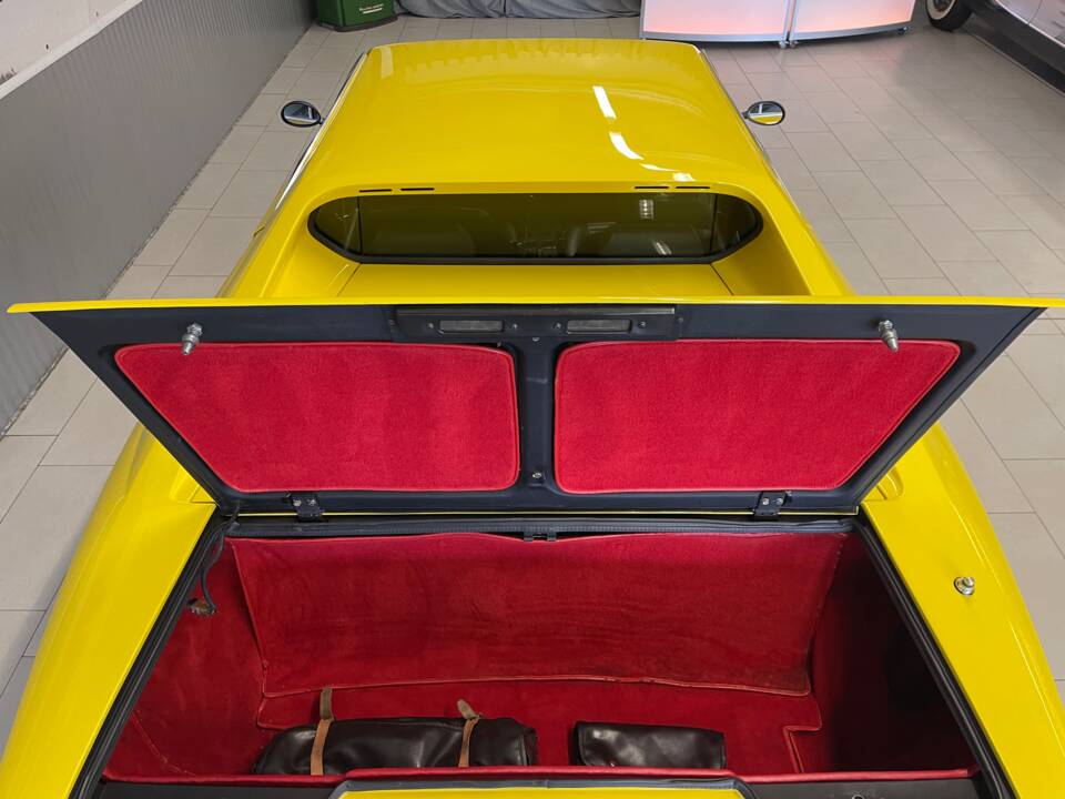 Image 14/19 of Ferrari Dino 308 GT4 (1974)