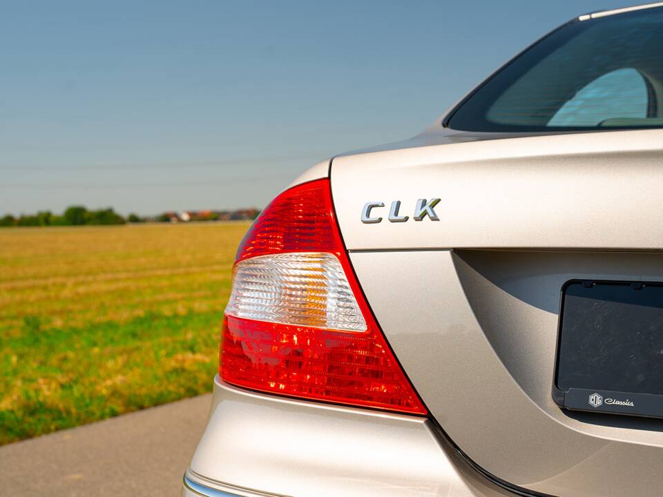Image 19/49 of Mercedes-Benz CLK 280 (2006)