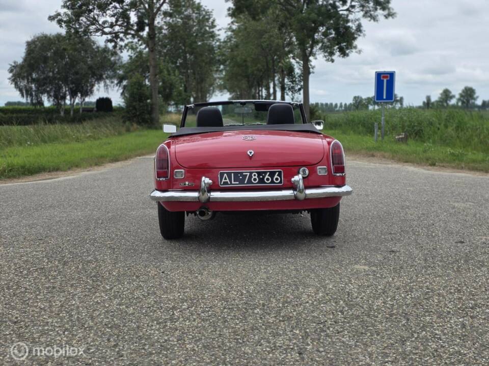 Image 9/44 of MG MGC (1969)