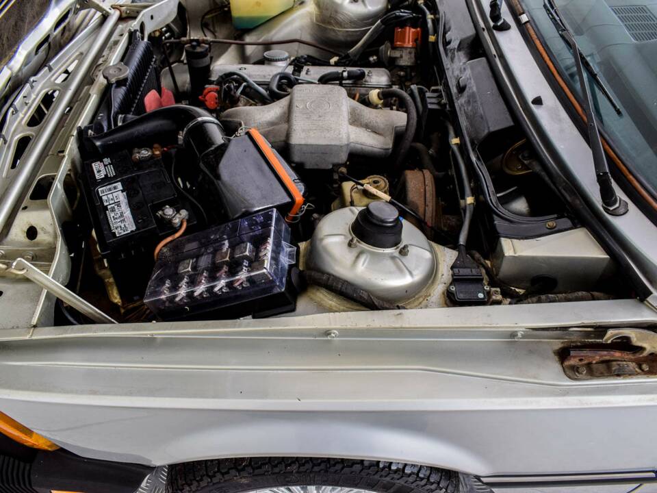 Image 17/50 of BMW 320i (1981)