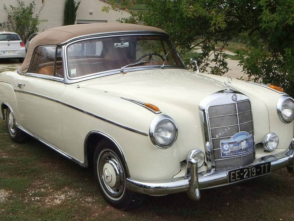Image 7/8 of Mercedes-Benz 220 SE Cabriolet (1960)