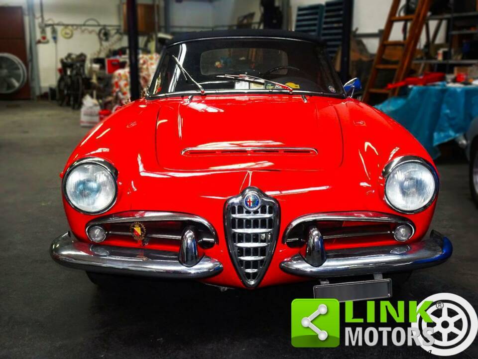 Image 2/10 of Alfa Romeo Giulia 1600 Spider Veloce (1964)