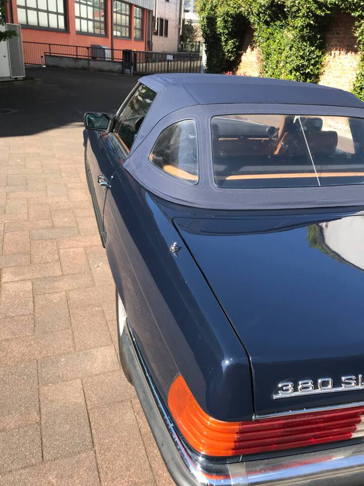 Image 5/53 de Mercedes-Benz 380 SL (1988)