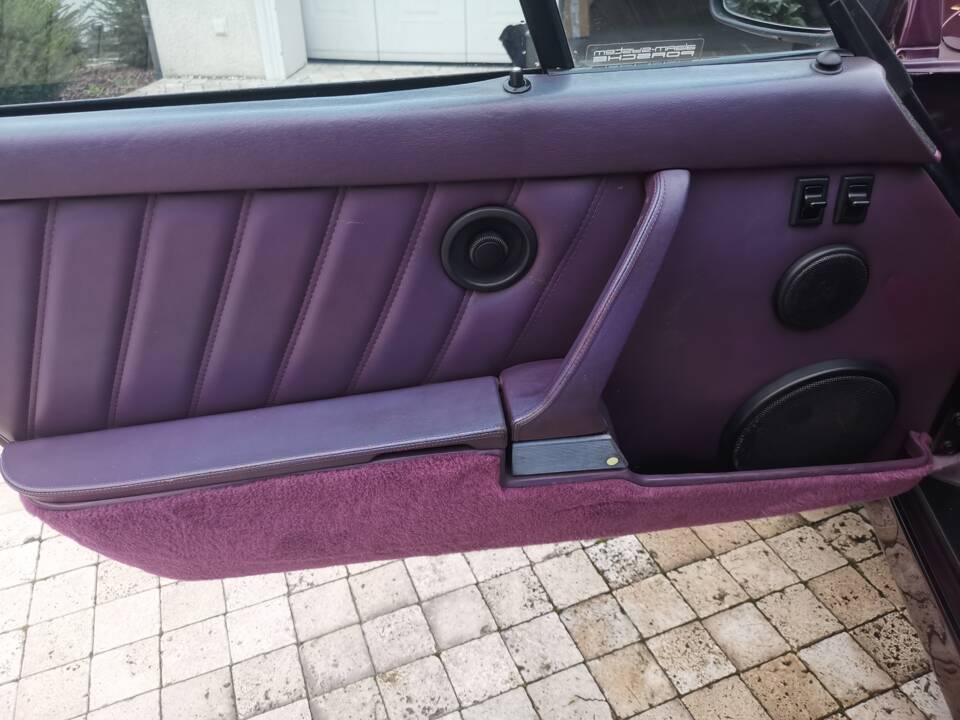 Image 30/51 of Porsche 911 Carrera 2 (WTL) (1990)