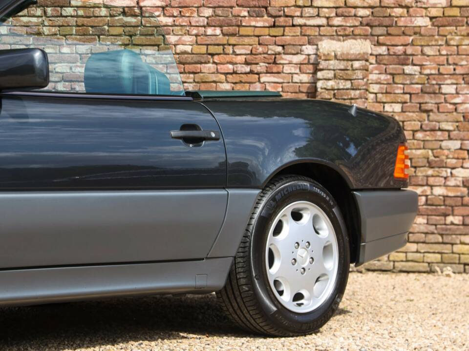 Image 23/50 of Mercedes-Benz 500 SL (1992)