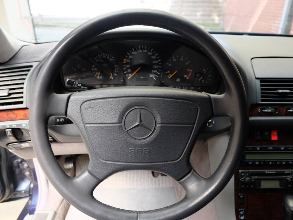 Immagine 28/65 di Mercedes-Benz S 500 (1996)