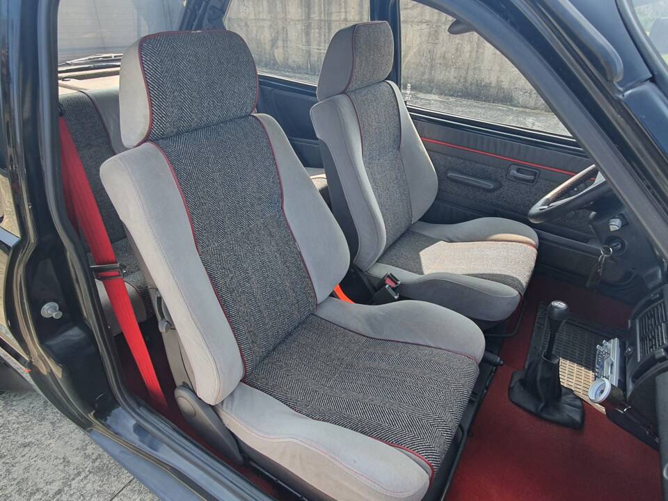 Image 19/34 de MG Metro Turbo (1984)
