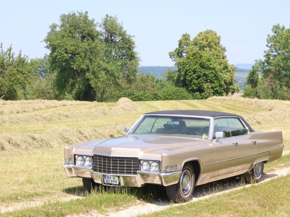 Immagine 4/8 di Cadillac Sedan DeVille (1969)