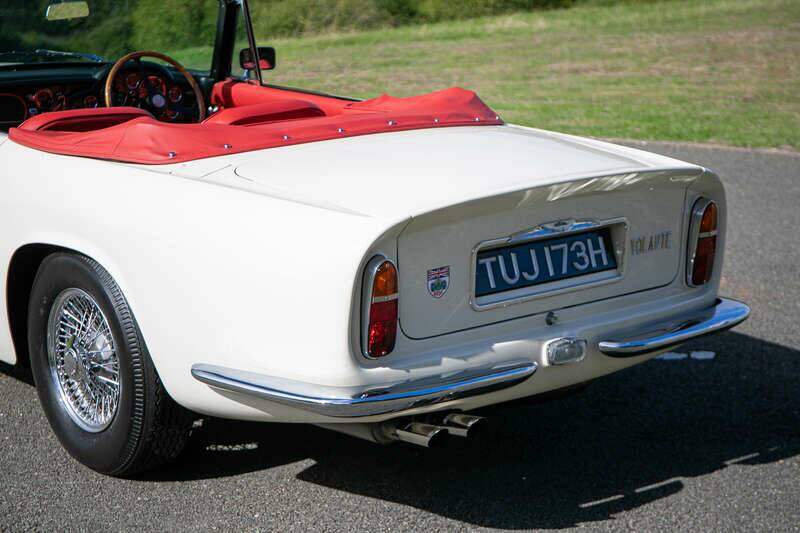 Image 2/38 of Aston Martin DB 6 Mk II Volante (1970)