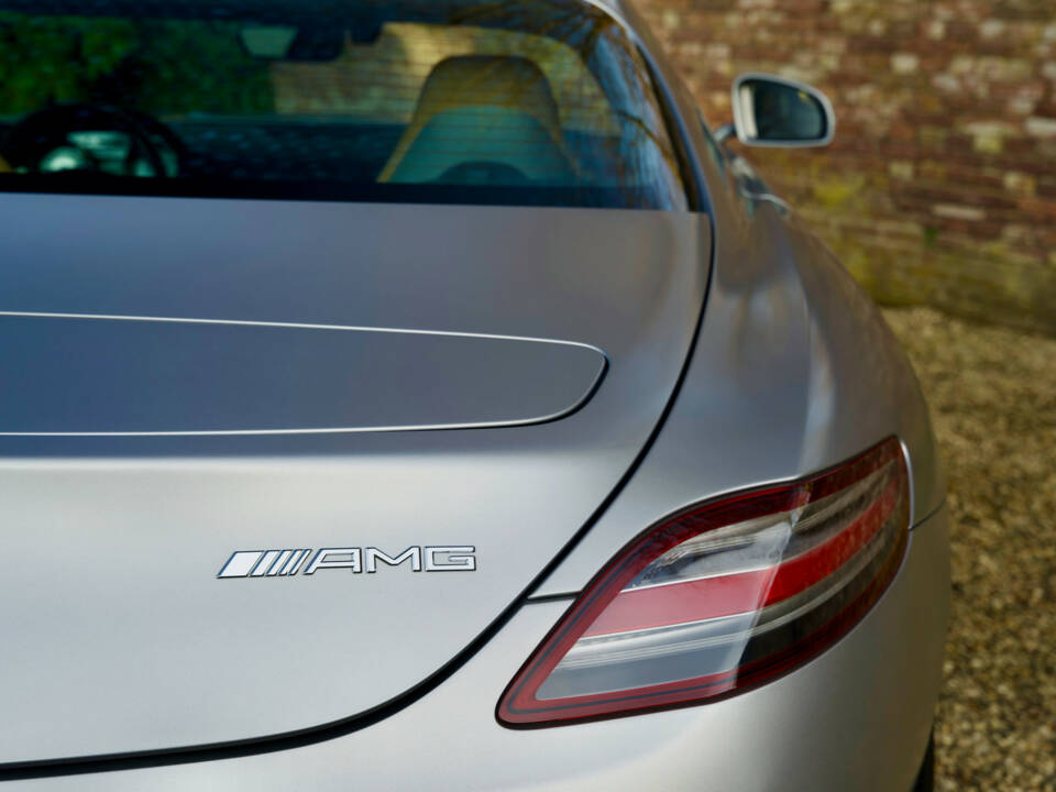 Imagen 23/50 de Mercedes-Benz SLS AMG (2011)