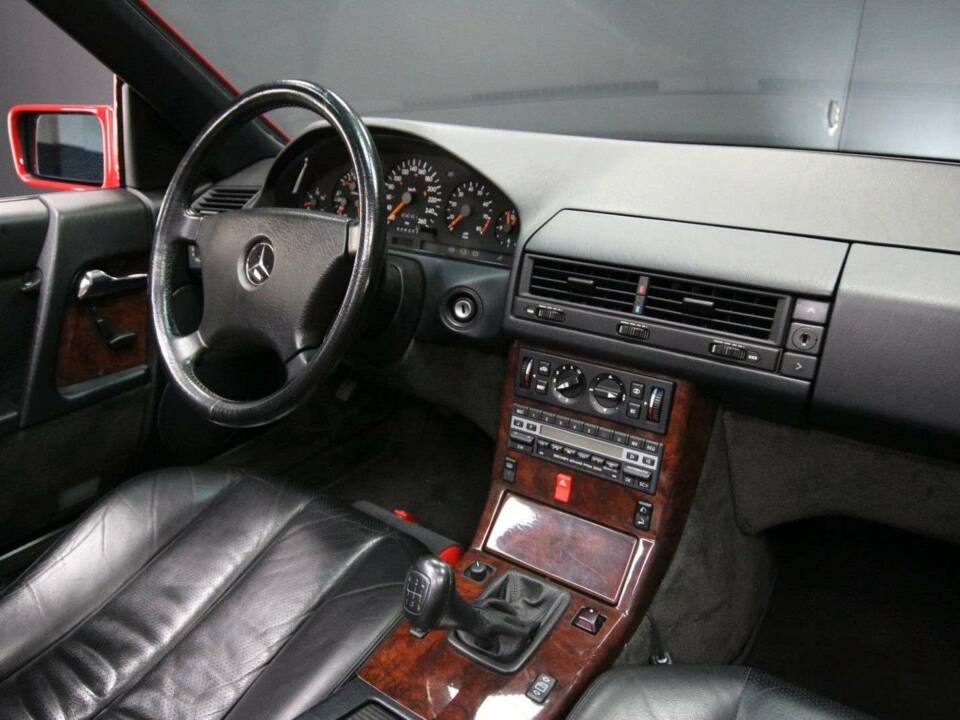 Imagen 18/30 de Mercedes-Benz 300 SL-24 (1991)