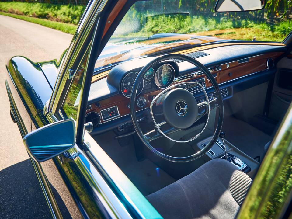 Image 35/38 of Mercedes-Benz 300 SEL 6.3 (1970)