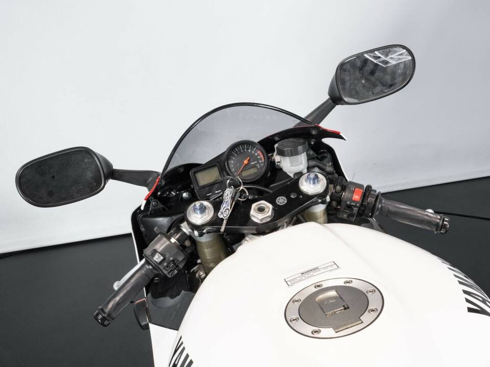 Image 34/44 of Yamaha YZF 1000 R1 (1998)