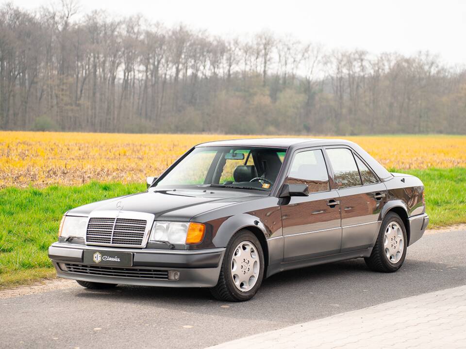 Bild 1/61 von Mercedes-Benz 500 E (1992)