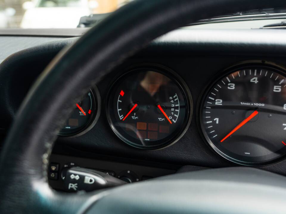 Image 37/60 of Porsche 911 Targa (1996)