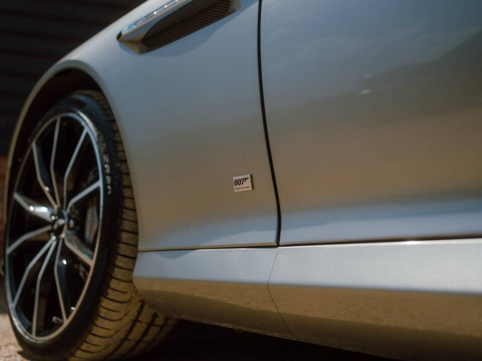 Image 28/96 of Aston Martin DB 9 GT "Bond Edition" (2015)