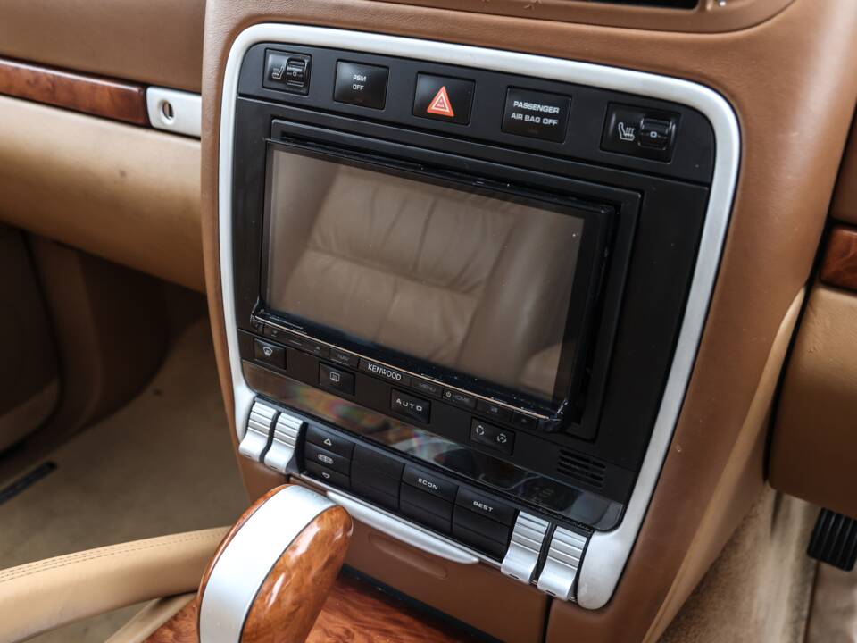 Bild 25/40 von Porsche Cayenne Turbo S (2006)
