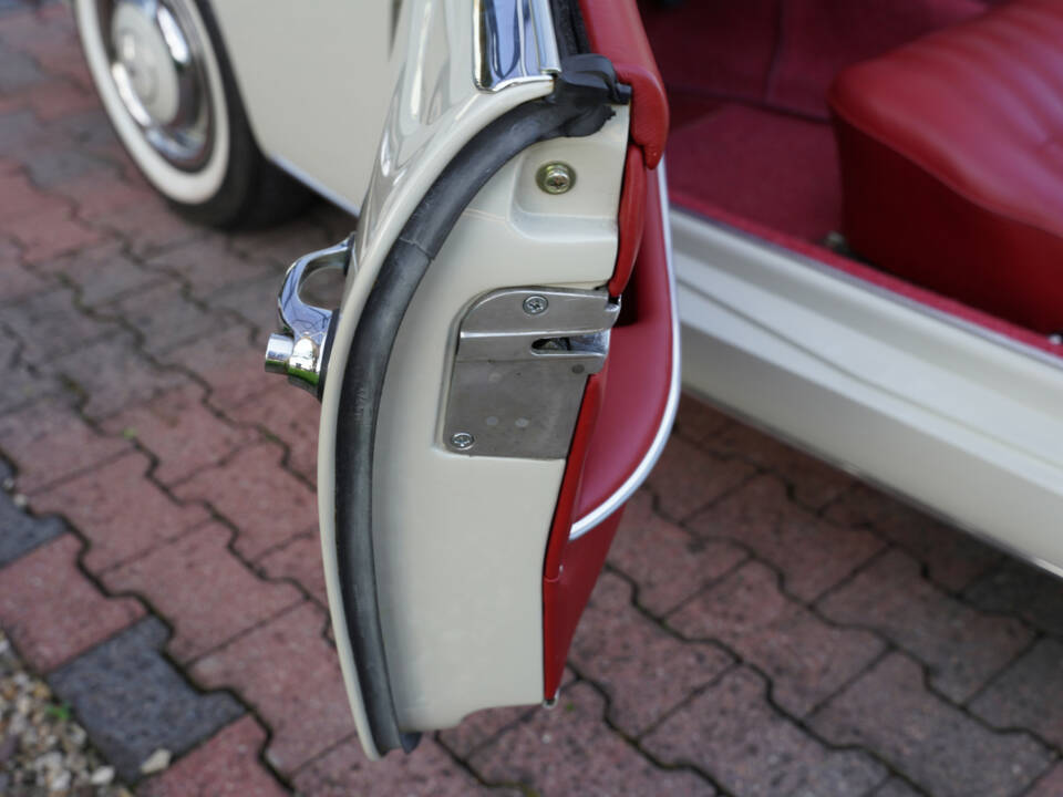 Image 40/50 of Mercedes-Benz 190 SL (1962)