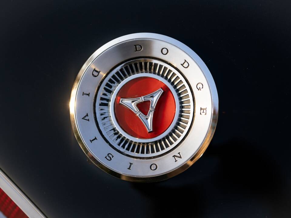 Image 16/42 of Dodge Charger (1966)