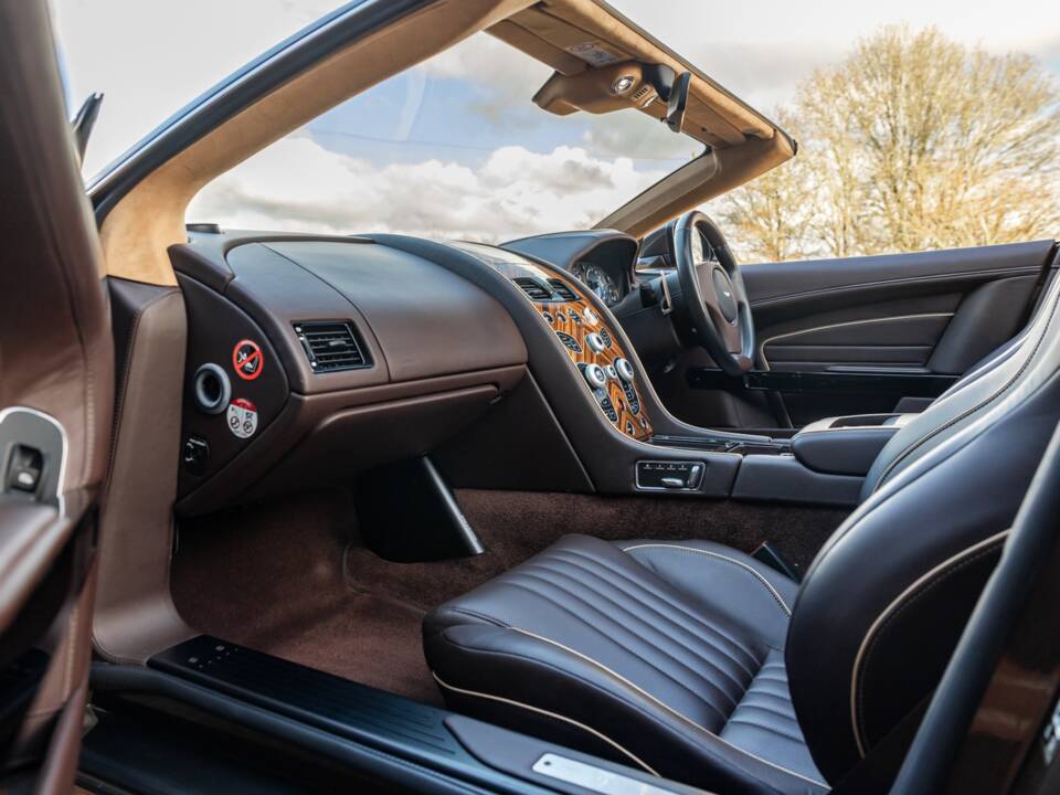 Bild 44/79 von Aston Martin DB 9 GT Volante (2017)