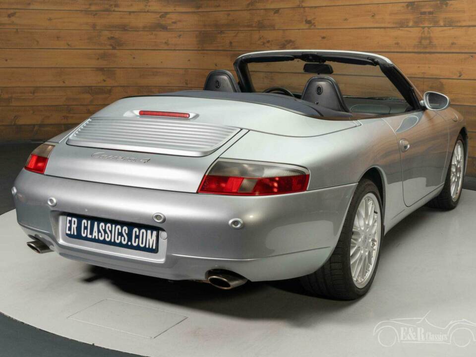 Immagine 7/19 di Porsche 911 Carrera 4 (2001)