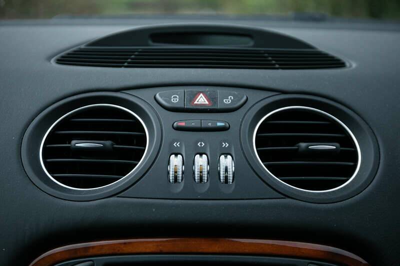 Image 21/36 de Mercedes-Benz SL 500 (2004)