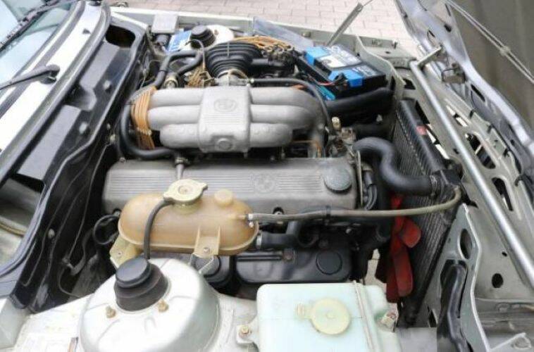 Immagine 2/43 di BMW 323i (1980)