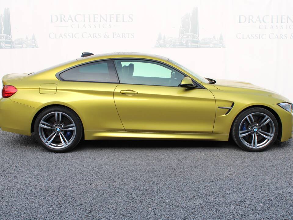 Image 6/98 of BMW M4 (2014)