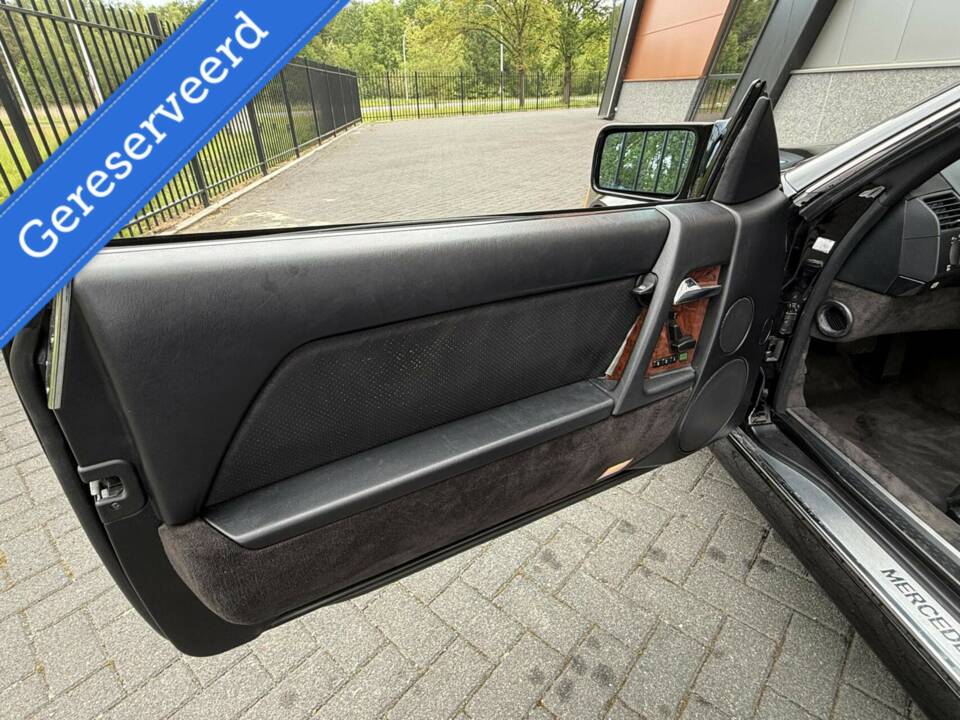 Image 22/50 of Mercedes-Benz 500 SL (1991)