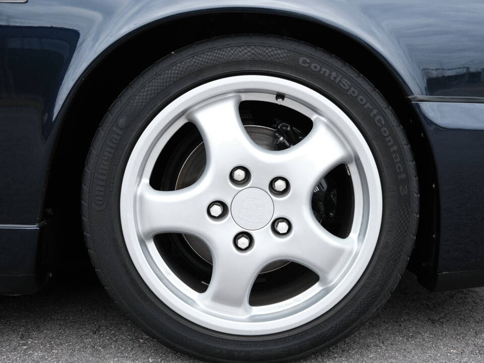 Image 18/97 of Porsche 911 Carrera 4 (1991)