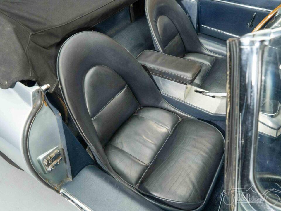 Image 7/19 of Jaguar E-Type 3.8 (1961)
