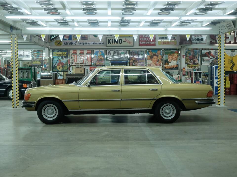 Image 4/50 de Mercedes-Benz 280 SE (1975)