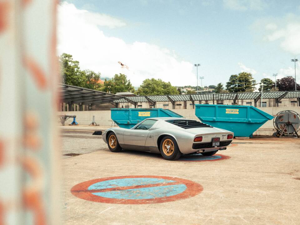 Immagine 8/16 di Lamborghini Miura P 400 S (1971)