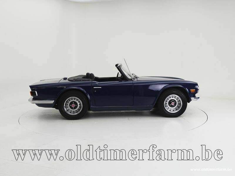 Image 9/15 de Triumph TR 6 (1971)