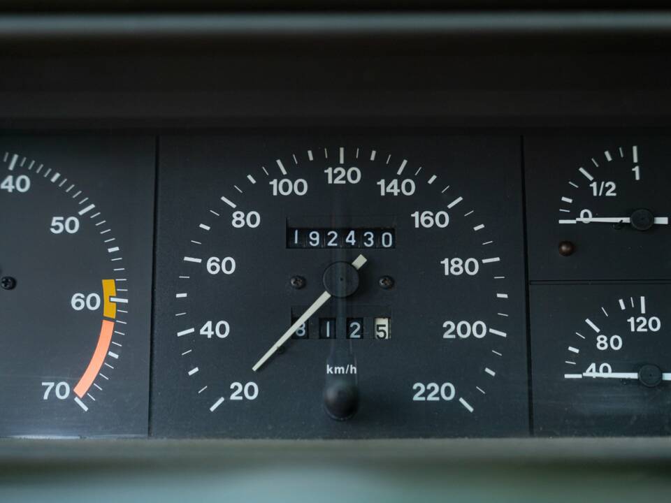 Immagine 48/50 di Alfa Romeo 75 2.0 Twin Spark (1989)