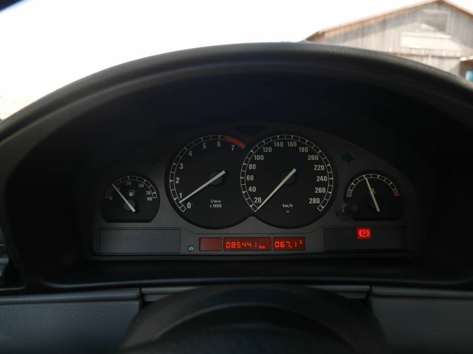Immagine 23/32 di BMW 840Ci (1994)