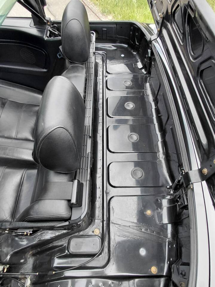 Immagine 21/53 di BMW 320i (1989)