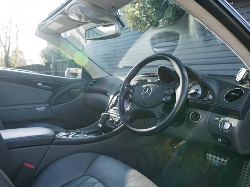 Image 18/51 of Mercedes-Benz SL 65 AMG (2007)