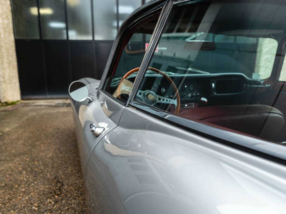 Image 21/50 of Jaguar E-Type 4.2 (1965)