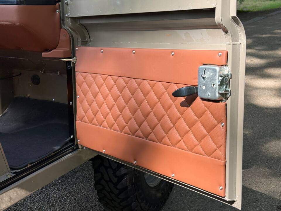 Bild 13/44 von Land Rover Defender 90 Td5 (1999)