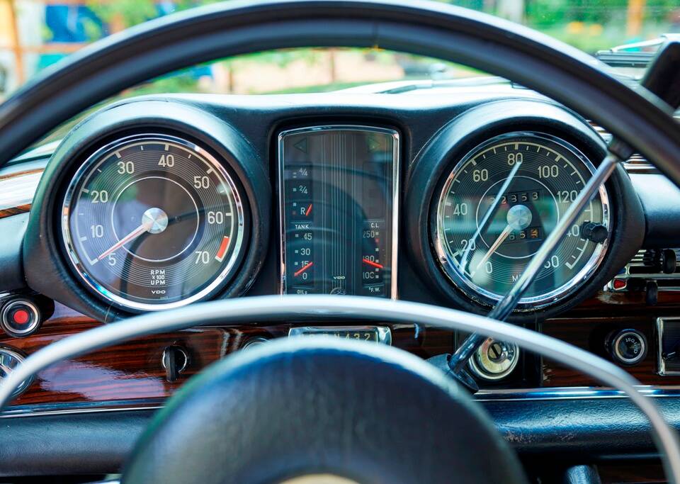 Image 165/188 of Mercedes-Benz 280 SE 3,5 (1971)